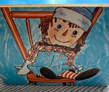 Vintage - 1972 Raggedy Andy wood trinket/jewelry music box