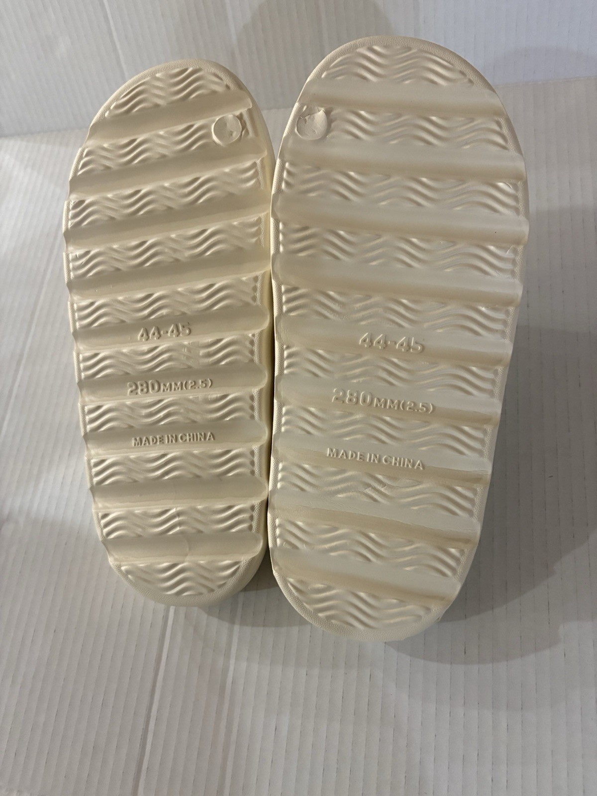 SAOLA Pantofole unisex Lawensiyu leggere morbide suola antiscivolo beige nuove taglia 9 5 10