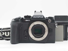 Olympus OM-D E-M1 16.3MP Digital Black 2537 Shots Near Mint Z6440A