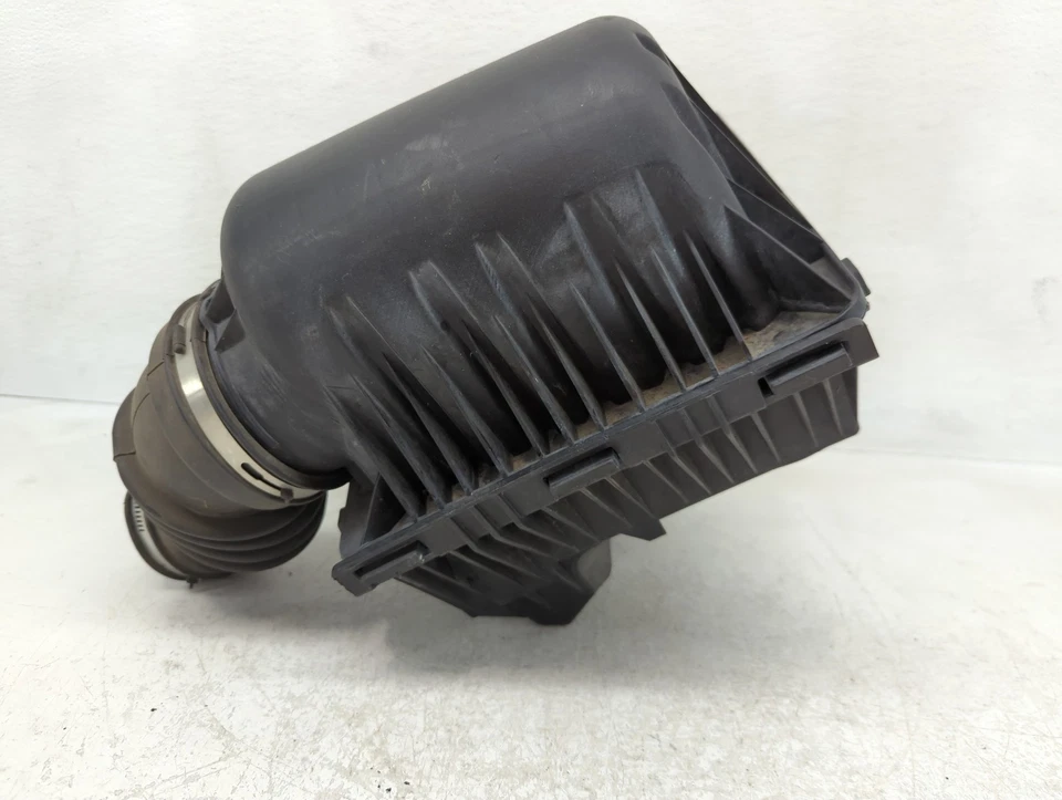 2009-2010 Volkswagen Routan Air Cleaner Intake-duct Hose Tube WY1C0 - Image 4 of 4