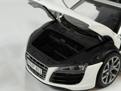 Kyosho 1/18 Scale Die Cast Model Audi R8 Spyder - White | eBay