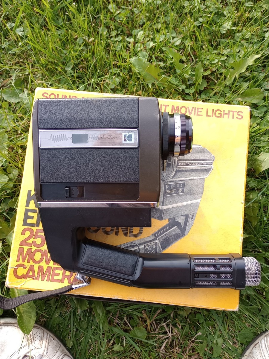 Vintage Kodak Ektasound 250 Super 8mm Movie Camera Kit - Untested