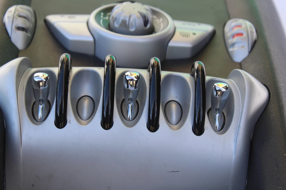 MINI COOPER 2008-2010 PANEL DE PERILLA DE CONTROL DE CLIMA CON AUX R1323 Foto 3 de 4