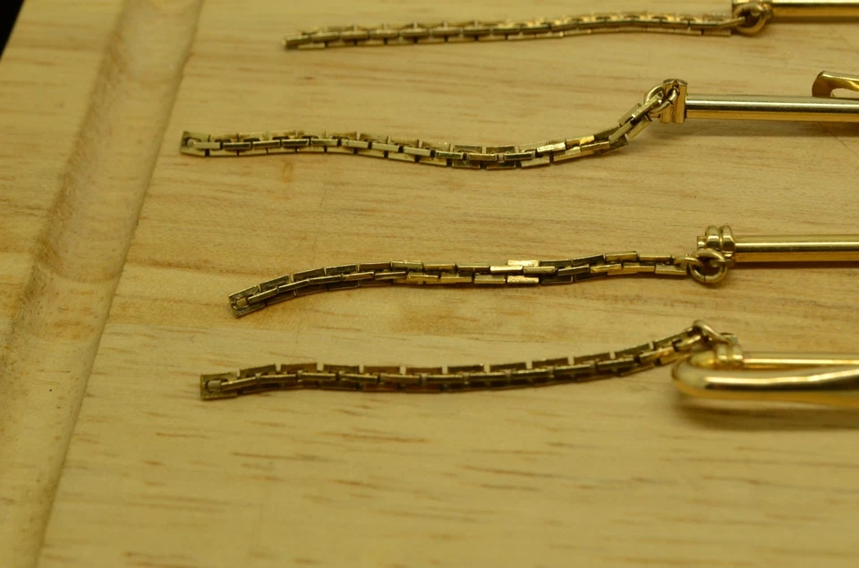 LOTE DE CUATRO BROCHES DE CORBATA RELLENOS DE ORO AMARILLO ANSON CON CADENAS Foto 2 de 4