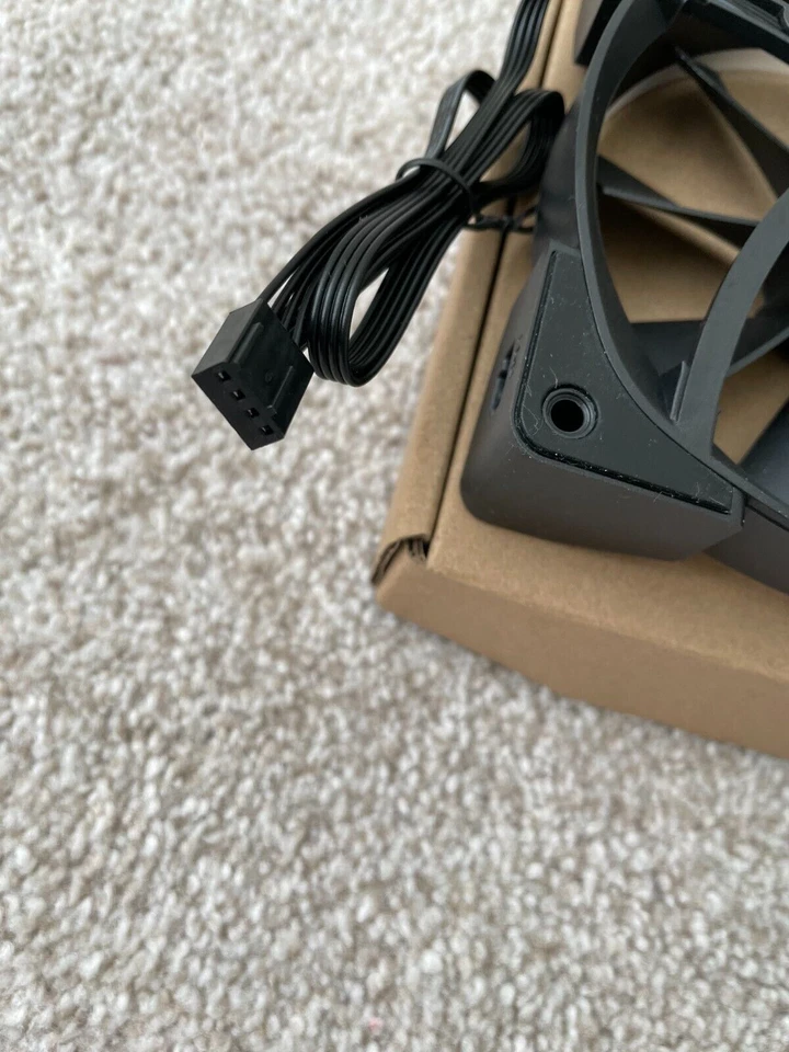 NZXT AER RGB 2 120mm RGB Fluid Dynamic Bearing PWM Fan BLACK - Image 3 of 4