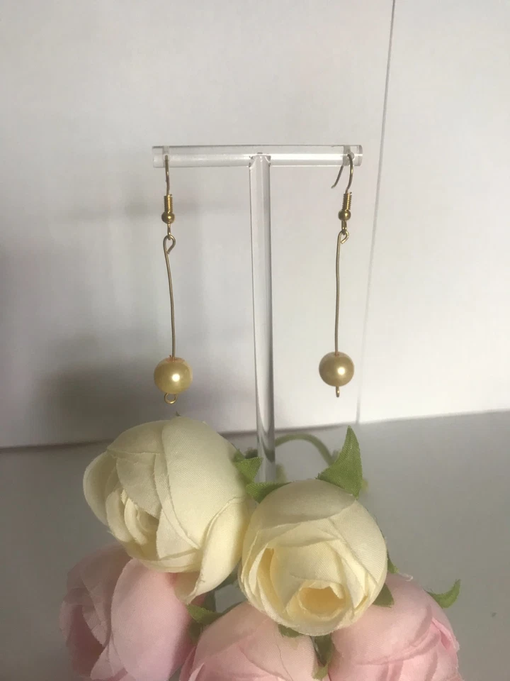 Boucle d'oreille à perle nacrée - Photo 1/1