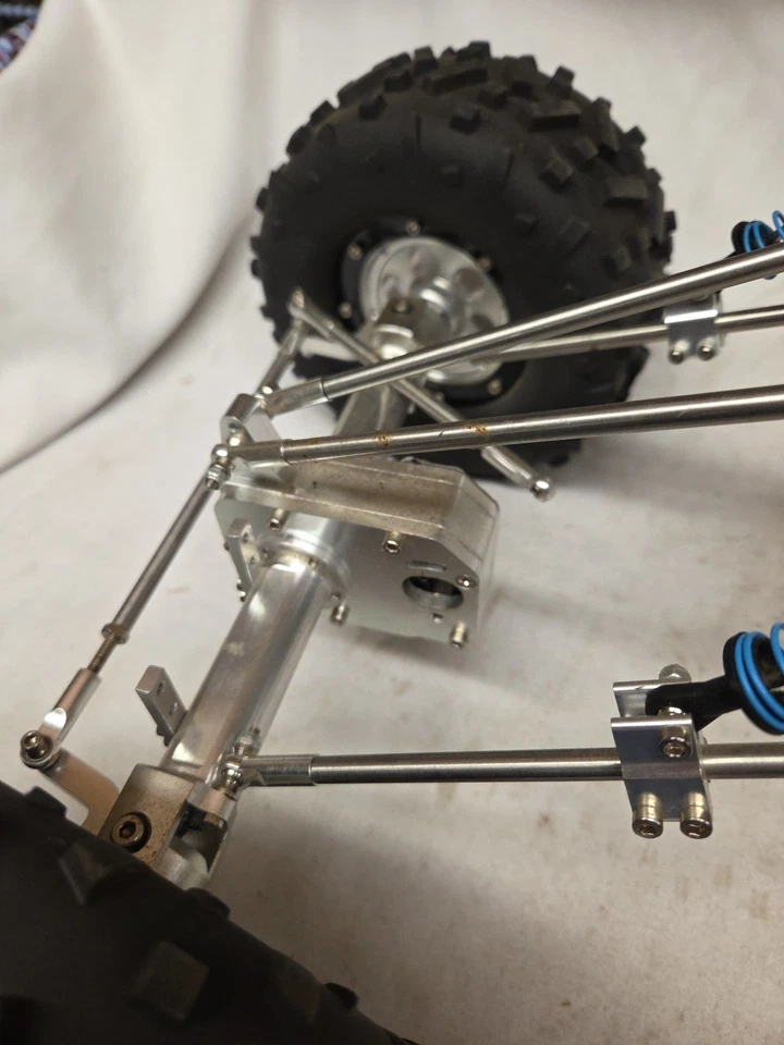 XTM X Crawler 4wd NEW NEVER RAN SHELF QUEEN RARE VINTAGE 1/8 Scale Scaler. - Image 4 of 4