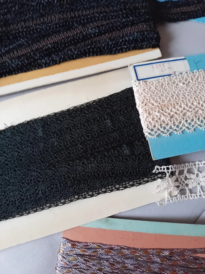 Gros Lot De Diverses Dentelles En Métrages Vintage - Photo 4/4