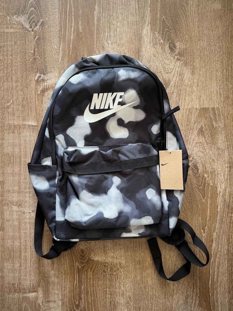 NWT Nike Sportswear Heritage 25L Backpack in Black Grey White DR6249-010