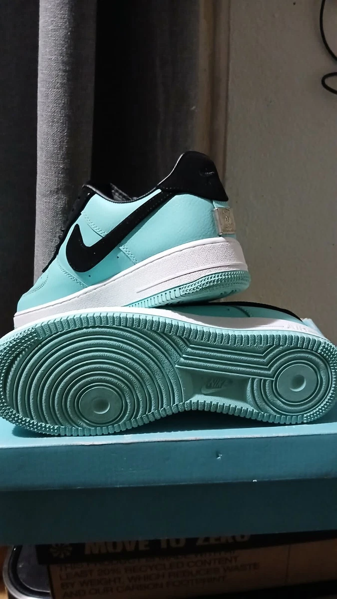 Preços baixos em Nike Tiffany & Co. x Air Force 1 Friends & Family