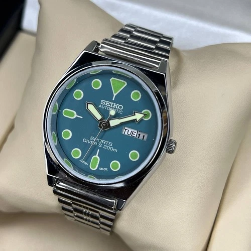 Vintage Refurbished Seiko 5 Automatic Day/Date Japan Men's Wrist Watch