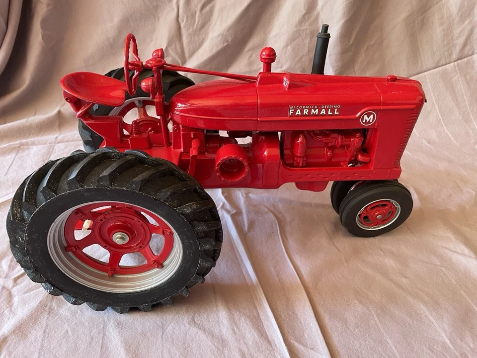 1/8 Farmall M Tractor, Farm Progress Show 1995 FG-ZSM836 NIB - Image 2 of 4