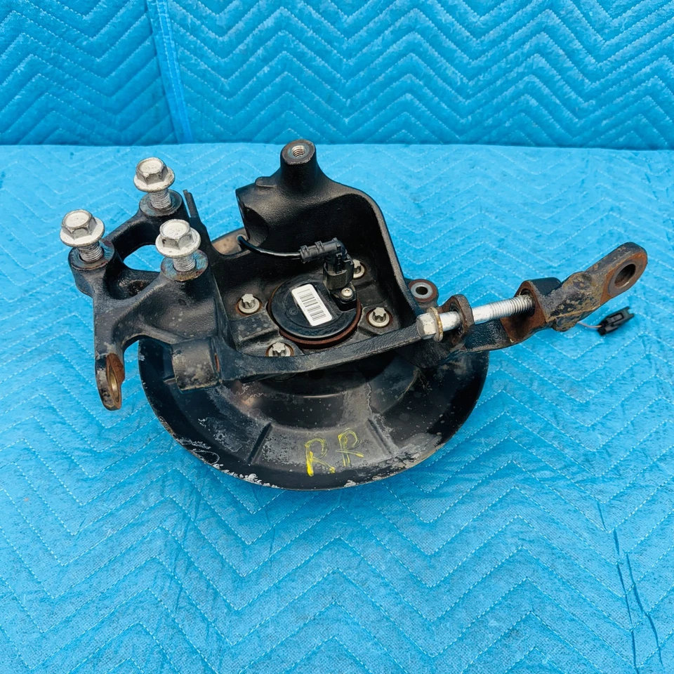 Buje de nudillo de dirección trasera derecha Ford Focus 2015-2018 2,0 L OEM BV61CNC Foto 4 de 4