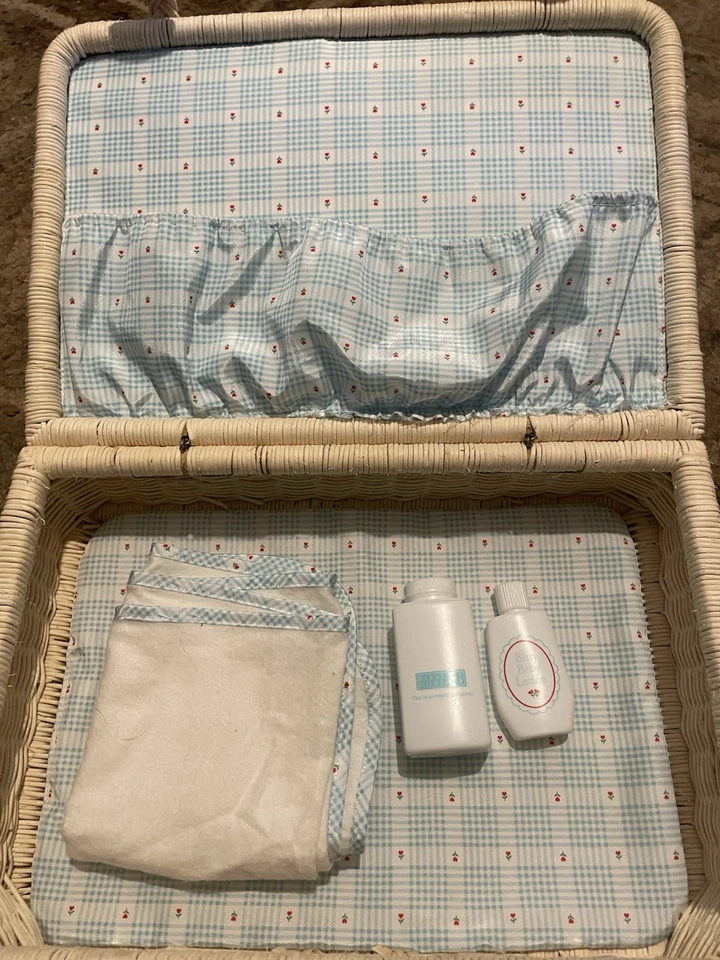 Maleta de mimbre American Girl Bitty Baby Doll de ratán Pleasant Company 1995 de colección Foto 3 de 4