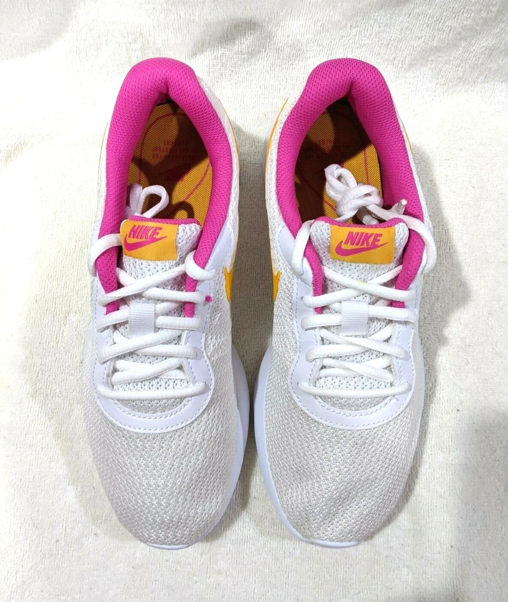 Nike tanjun deals white gold