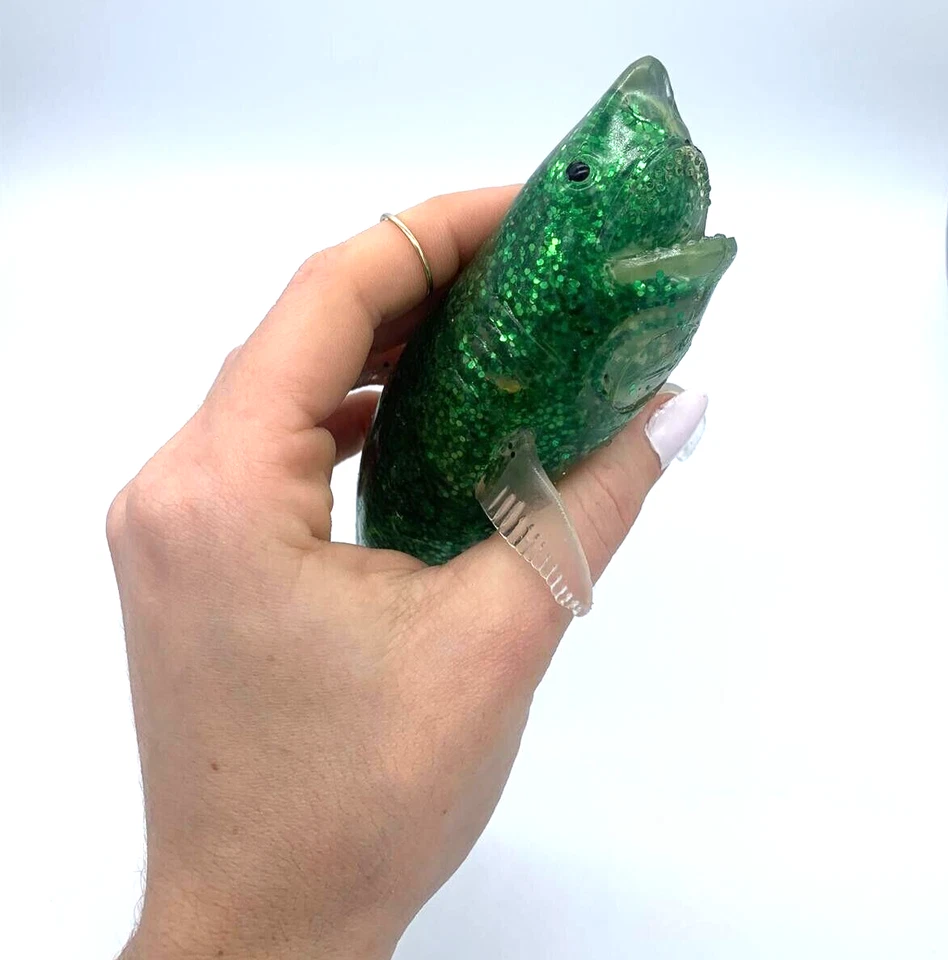 juguete blando tiburón verde Foto 4 de 4