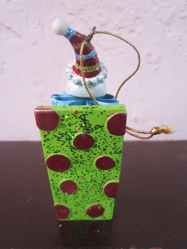 Santa Jack In The Box Christmas Decoration Resin Ornament Holiday Decor Claus - Picture 6 of 6