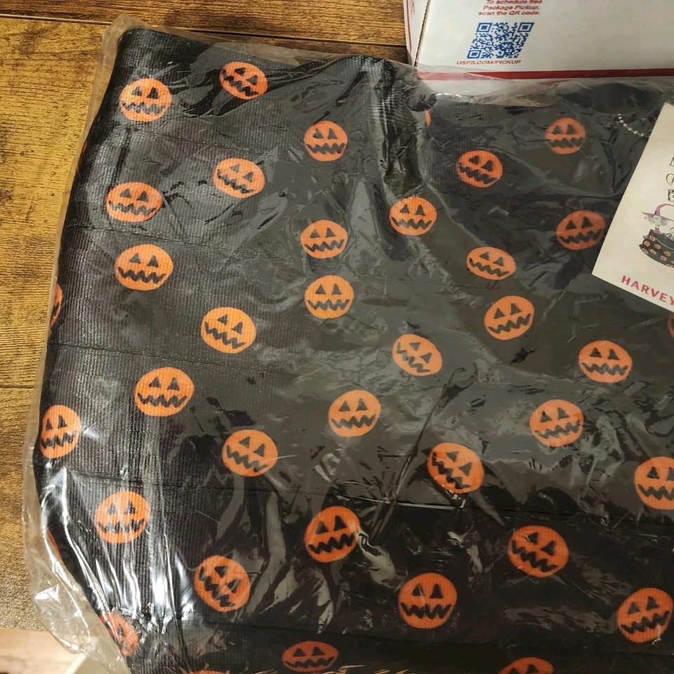 Harveys Medium Streamline Tote  The Nightmare Before Christmas Lock , Shock & Ba - Image 3 of 4