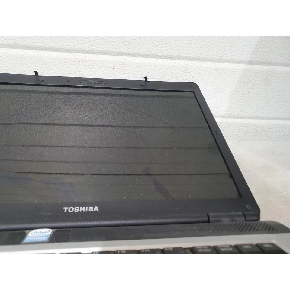 Toshiba Equium L300-17Q PSLB2E-007004KS Laptop Silver Intel Pentium - For Parts - Image 4 of 4