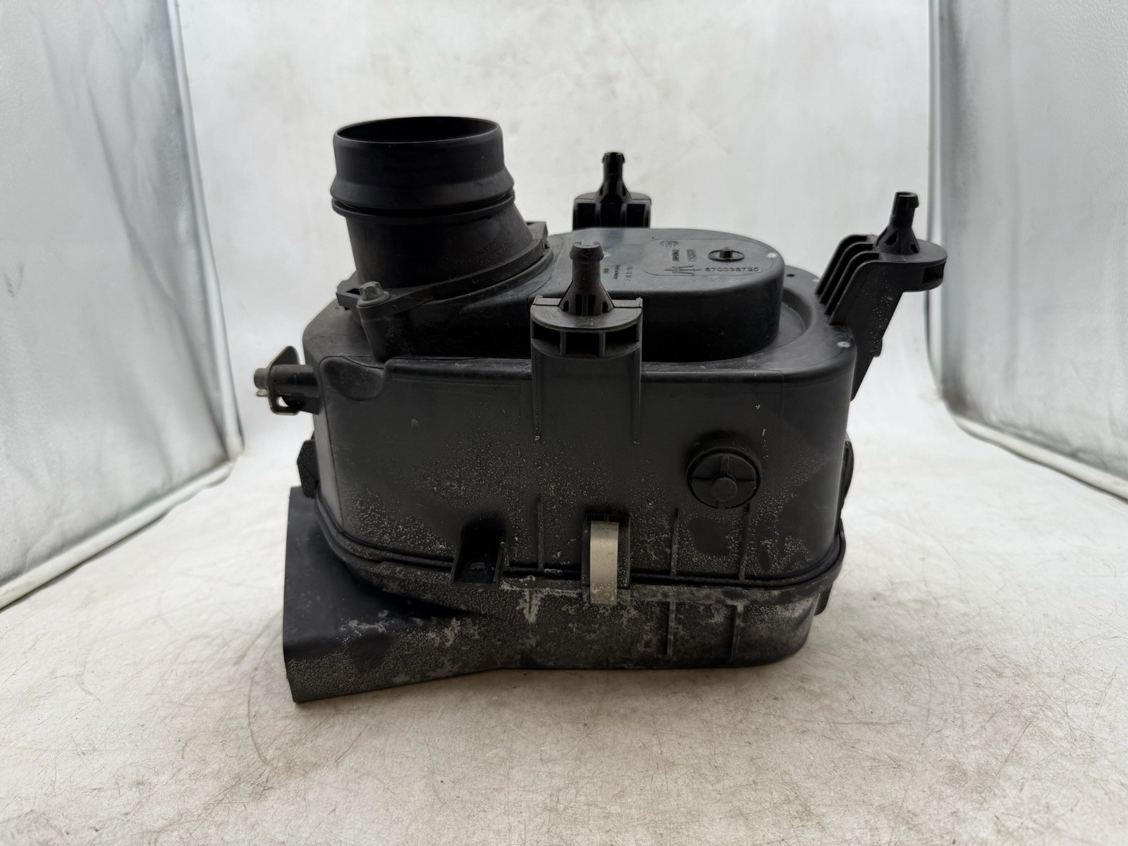 Maserati Ghibli 2017-2024 Right Air box top P/N 670038725