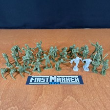 1963 Louis Marx  Co. Army Men Lot of 29 Classic Green  White Soldiers Vintage