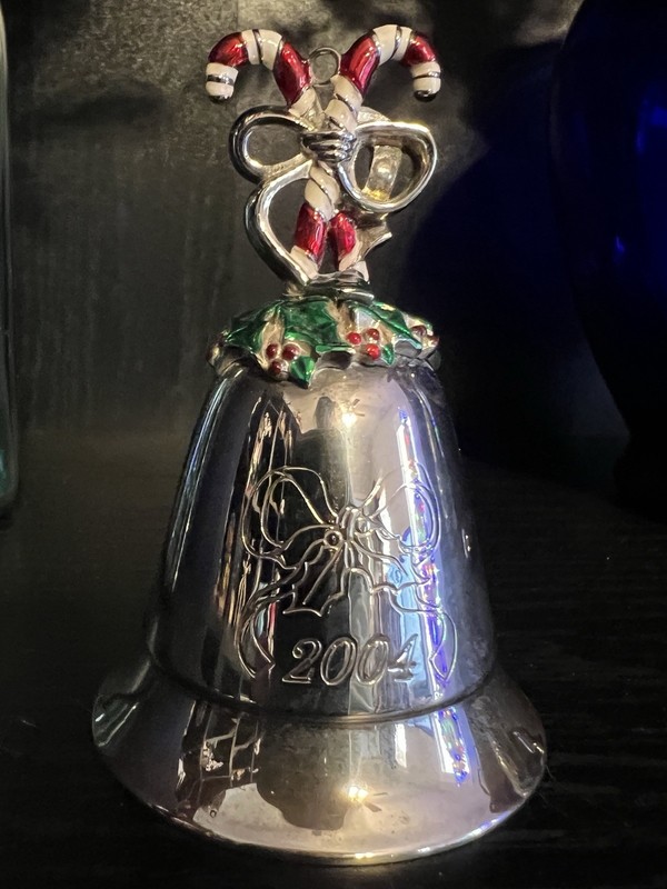 We Wish You A Merry Christmas Musical Annual Bell 2004 By Kirk Stieff