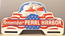 ORIGINAL WW II REMEMBER PEARL HARBOR LICENSE PLATE TOPPER NO DAMAGE
