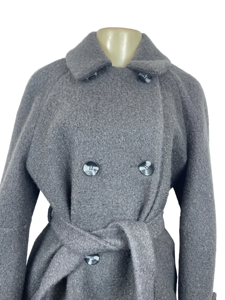 Abrigo vintage gris con cinturón de doble botonadura para mujer Foto 4 de 4