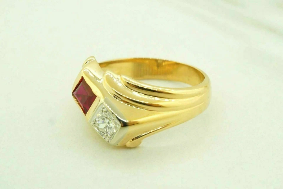 Alianza de boda de rubí creada en laboratorio rojo de 1,20 quilates enchapada en oro amarillo de 14 quilates para hombre Foto 4 de 4