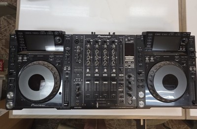 Pioneer High-performance Serato DJ mixer DJM-900SRT + 2 CDJ 2000 Nexus Players