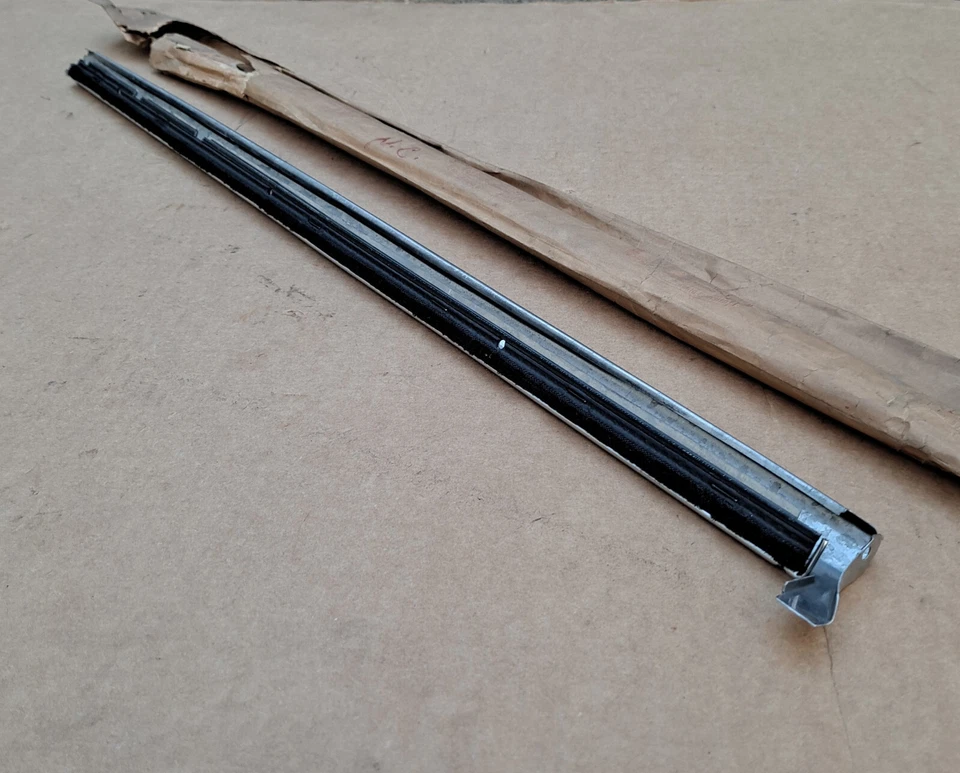 1955 1956 Plymouth Belvedere Savoy Fury NOS MoPar destro quarto janela MOLDAGEM DE CINTO - Imagem 4 de 4