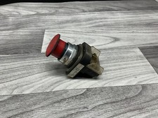 Allen-Bradley 800T-FXTD4 Red Pushbutton Twist Reset 72C36