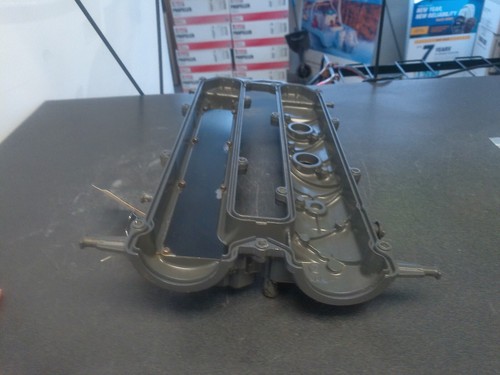 YAMAHA OUTBOARD 63P-11191-00-1S CYLINDER HEAD COVER ASSY ESHELF13 - Foto 8 di 10