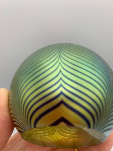 Orient & Flume Paperweight Iridescent Peacock Feather Pulls Signed & Dated 1980 - Picture 4 of 20