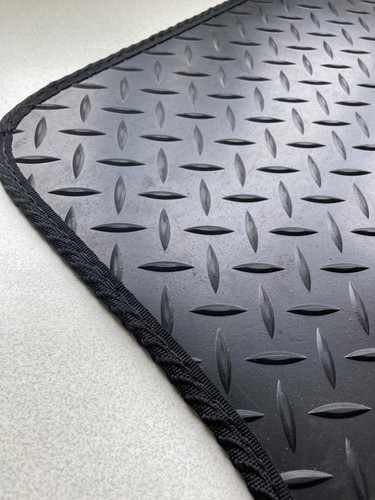 Fits Audi A3 2016-2020 Fully Tailored Deluxe Rubber Car Mats in Black 8 Fixings - Picture 7 of 12