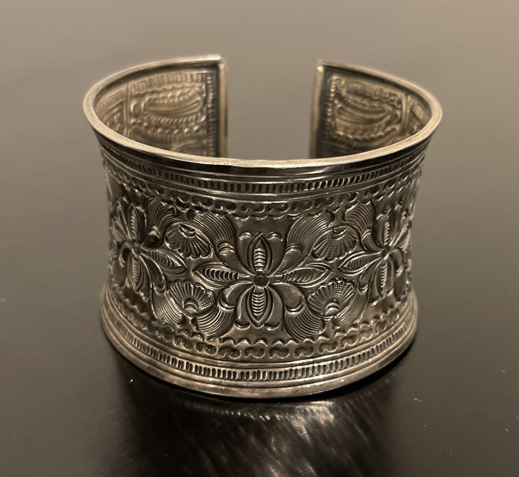 アクセサリー Vintage Silver Wide Wave Caff Bangle 925 Sterling Silver Thai Flower and Leaf Cuff 1.8” Wide Bangle