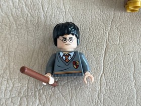 LEGO Harry Potter: The Lab (30111), missing Harry's black pants