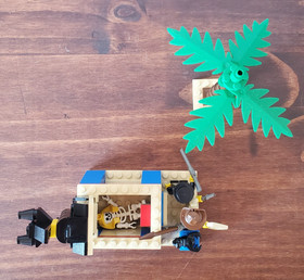 LEGO Adventurers: Oasis Ambush (5938) Used, w/ Instructions. Great Condition.