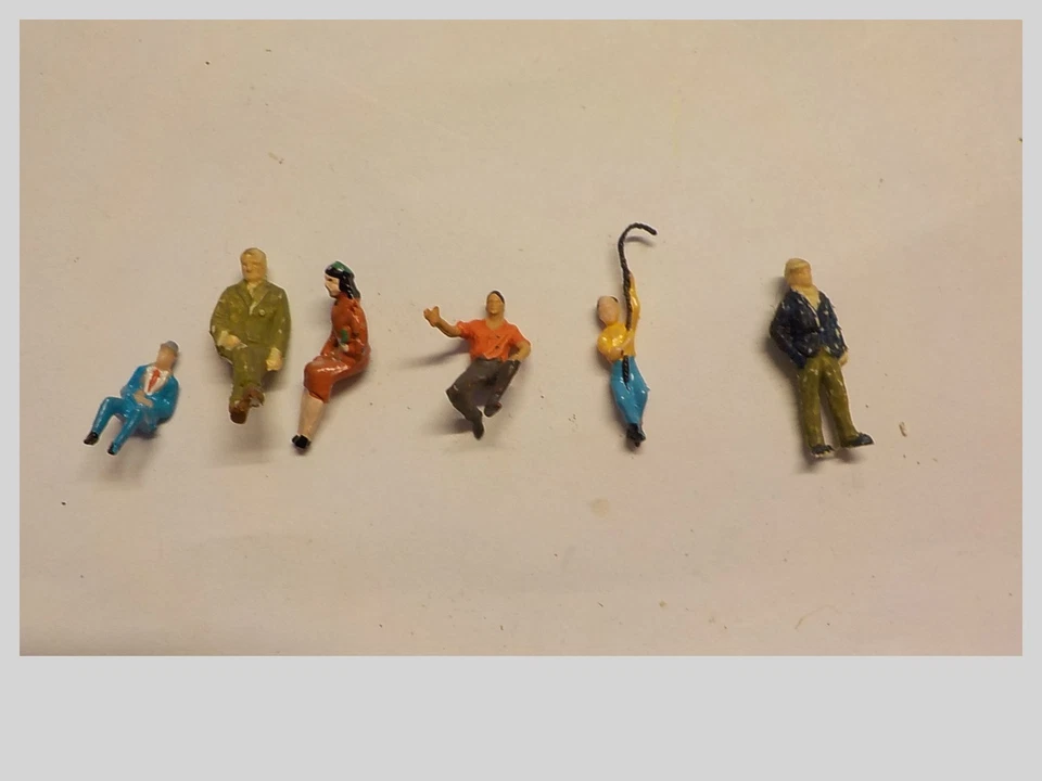 HO Large Lot Of Painted Plastic People & Animals - Image 4 of 4