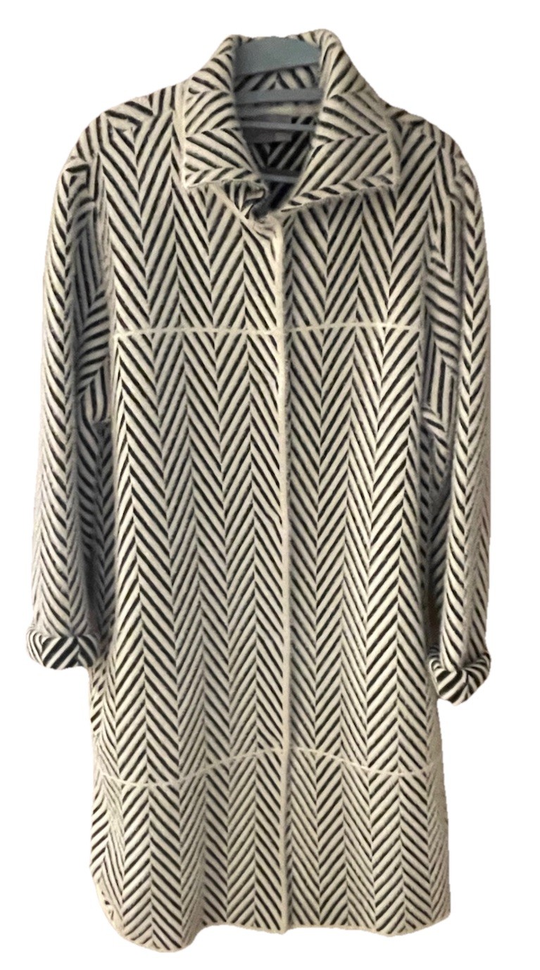 Cyrus Chevron Black White Fuzzy Long Sweater Duster Cardigan Jacket Medium EUC🌞