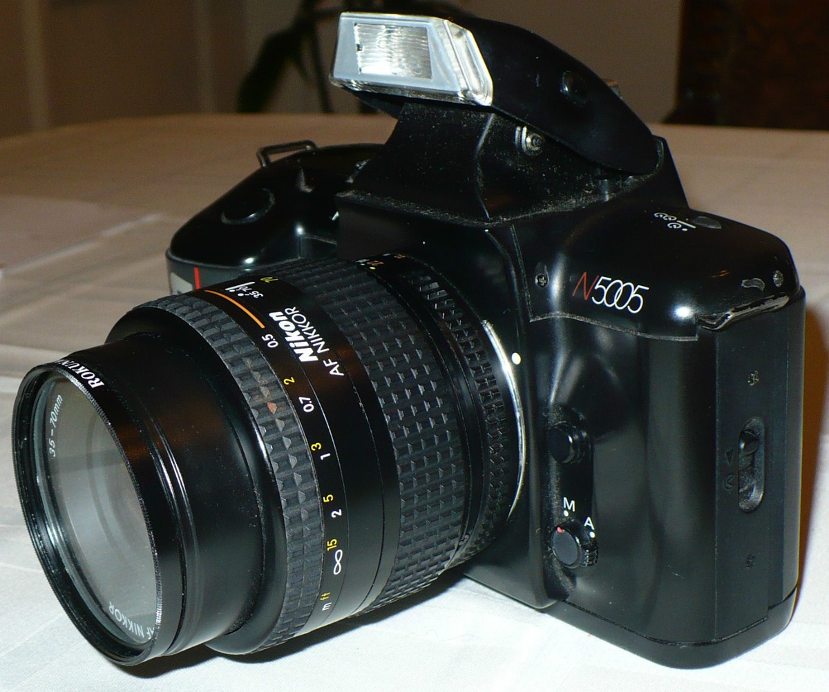 NIKON N5005 35mm SLR FILM CAMERA (NOT WORKING) with 35-70mm LENSE