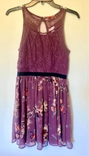 XHILARATION MAUVE PINK/PURPLE FLORAL SLEEVELESS DRESS W/ LACE OVERLAY, SIZE S