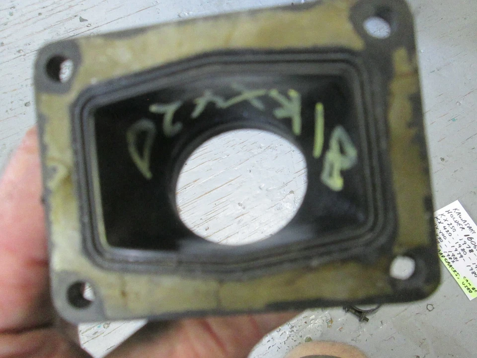  SOPORTE CARBURADOR KAWASAKI KX250 / 420 / KDX400 / 420 / 450 16065-1005 Foto 3 de 4