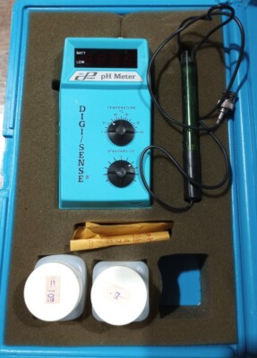 COLE-PARMER DIGI-SENSE DIGITAL pH METER
