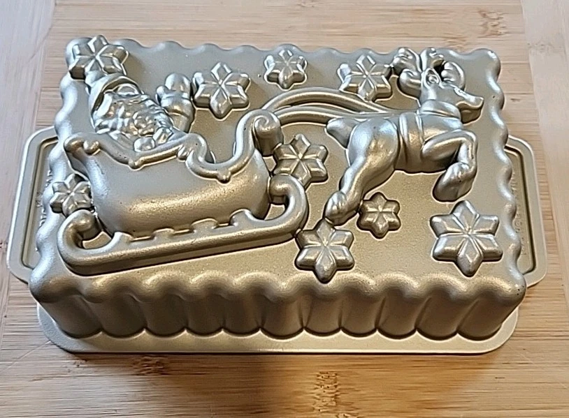 Nordic Ware Santa's Sleigh Loaf Pan Holiday Bakeware - Used Very Good Condition