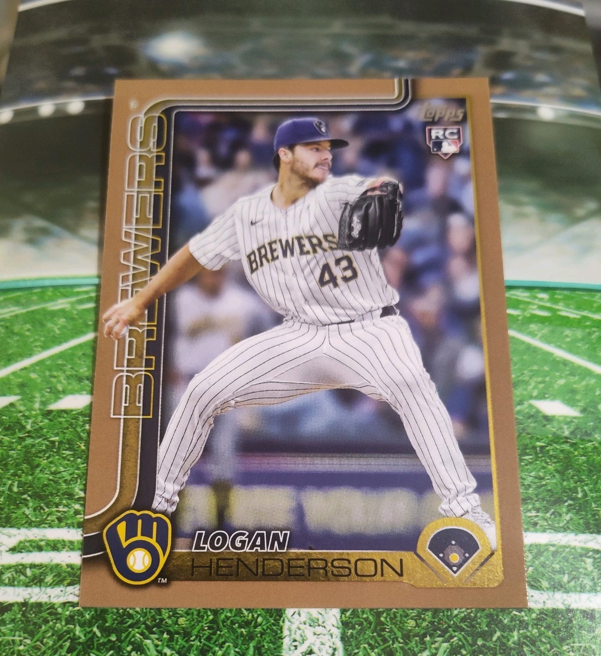 2025 Topps Update Series - Logan Henderson #US137 Gold 0629/2025 (RC)