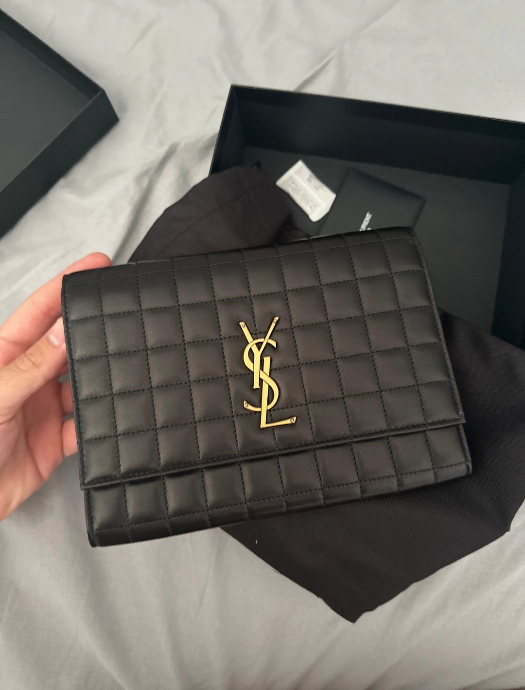 Clutch Saint Laurent Cassandre in pelle nera a effetto matelassé
