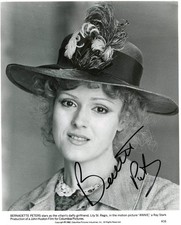 ACTRESS Bernadette Peters autograph, IP signed photo