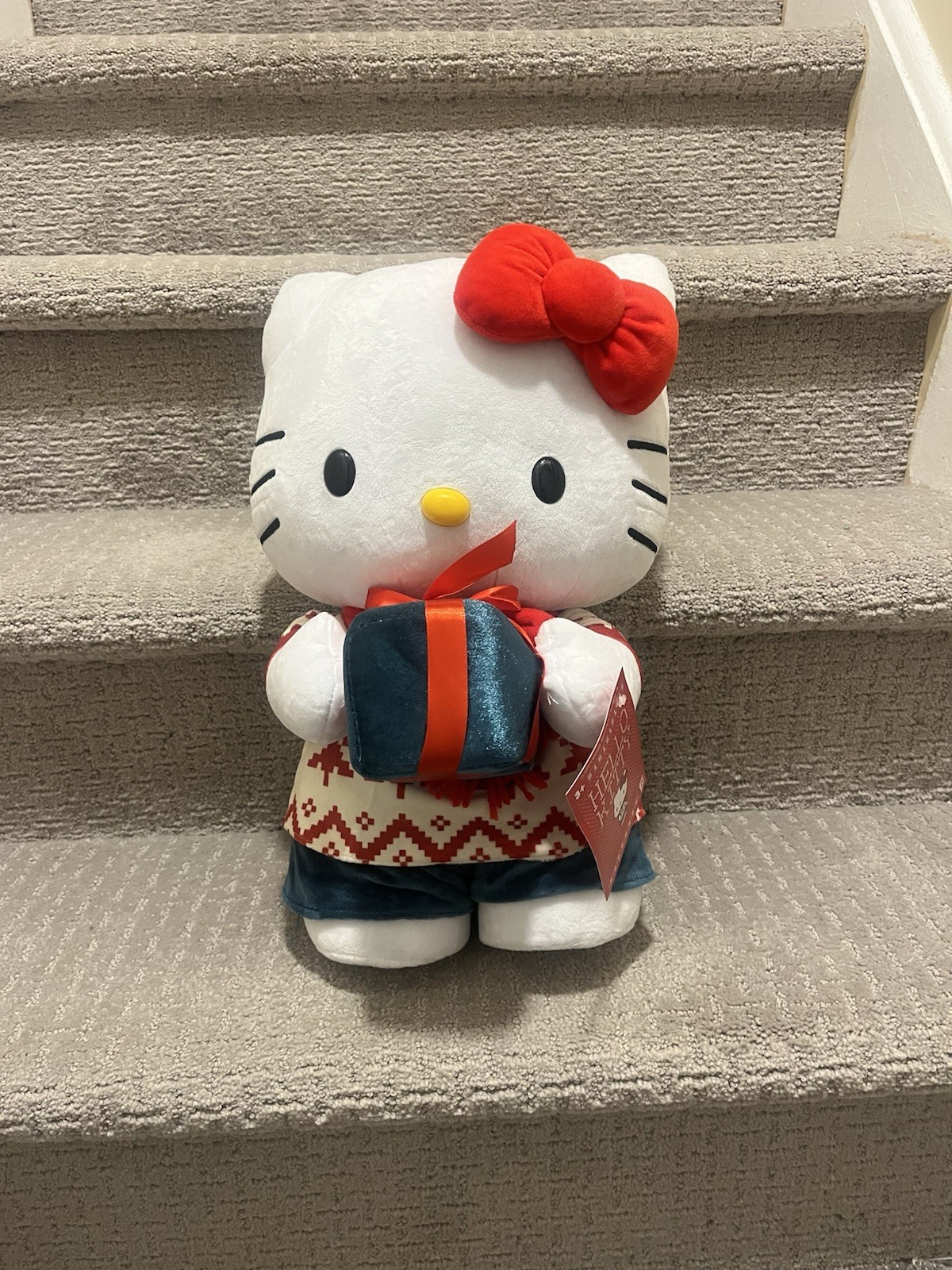 Hello Kitty Christmas Greeter Rare, Holding Green Gift Box NWT