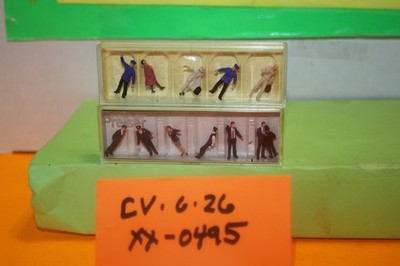 One *HO Preiser 10054 & One Vollmer 2201 Figure Set